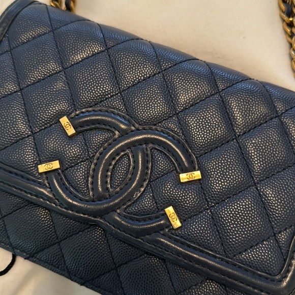 CHANEL Caviar Quilted CC Filigree Wallet On Chain WOC Navy - Picture 10 of 10